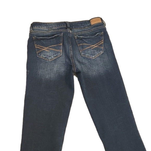 Womens Aeropostale Y2K style slightly distressed jeans size 0 short. - Picture 11 of 13